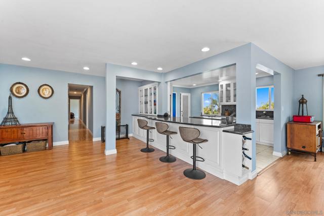 2360 Torrey Pines Rd, La Jolla CA: https://media.crmls.org/mediaz/29b2d2a4-ca11-49da-b1ed-f506f730b97a.jpg