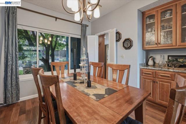 466 Crystalline Dr, Fremont CA: https://media.crmls.org/mediaz/29b2e62e-7ae8-49f5-b187-5812a2278248.jpg