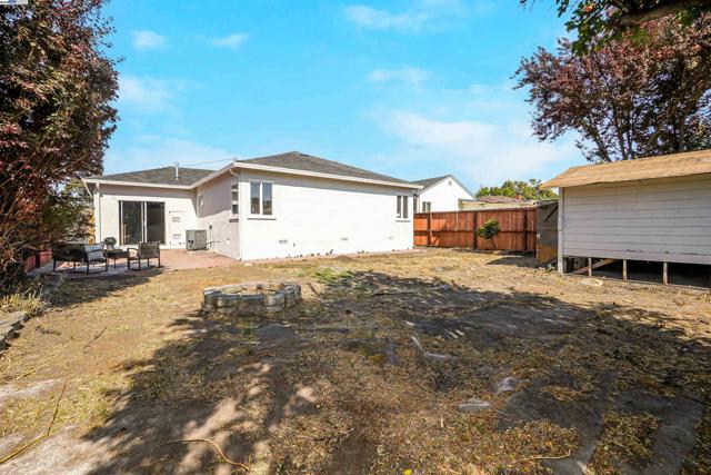 23639 Odom Dr, Hayward CA: https://media.crmls.org/mediaz/29b343aa-fa2e-4820-be7b-4f63127013fb.jpg