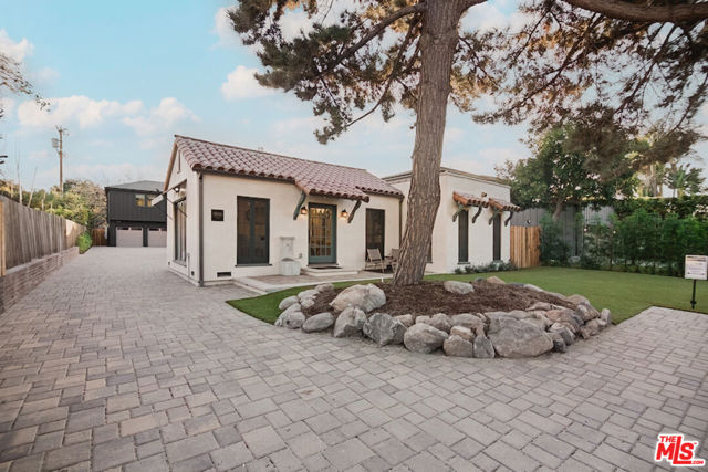 11026 Hortense Street, North Hollywood CA: https://media.crmls.org/mediaz/29b34609-8c96-4087-9e7c-b55ff8c8569e.jpg