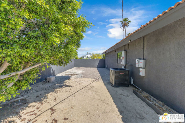 67795 Medano Road, Cathedral City CA: https://media.crmls.org/mediaz/29b3c9ea-9eec-4abf-a5a6-dfe857a41d61.jpg