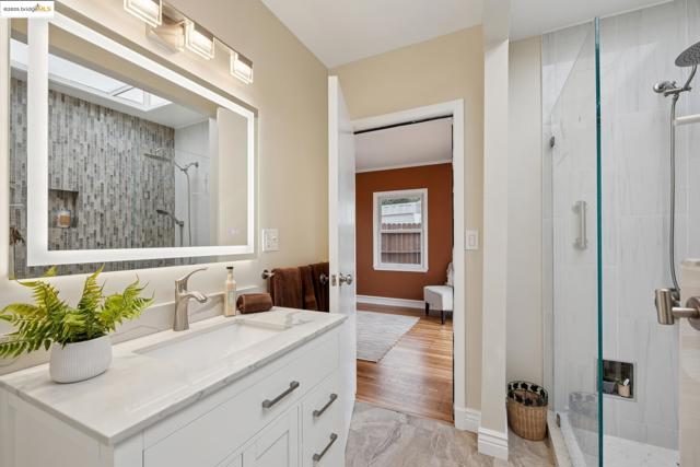 1034 Navellier St, El Cerrito CA: https://media.crmls.org/mediaz/29b3d060-b2b6-4f07-bed1-79fe52d89752.jpg