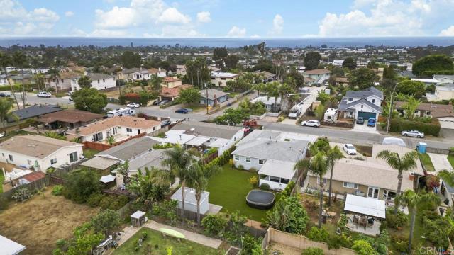 1105 Evergreen Drive, Encinitas CA: https://media.crmls.org/mediaz/29b47d3a-1d79-49ba-8c9c-f503b255b1db.jpg