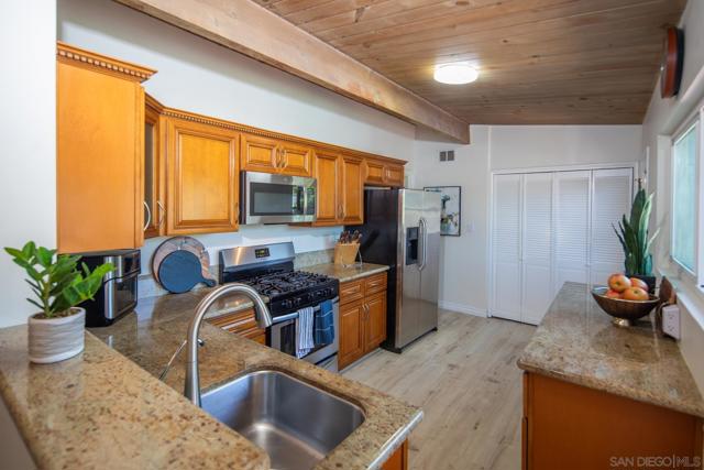 850 Coronado Ave, Coronado CA: https://media.crmls.org/mediaz/29b4bf79-0973-4af6-90e5-157701e1257d.jpg