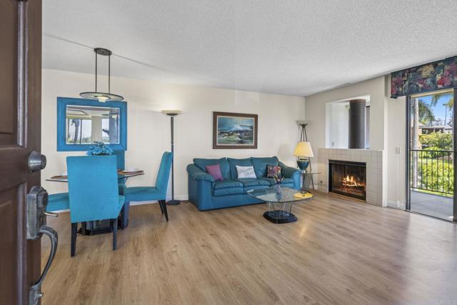 4006 Layang Layang Circle, Carlsbad CA: https://media.crmls.org/mediaz/29b54858-a401-40be-a345-62d24b851e4e.jpg