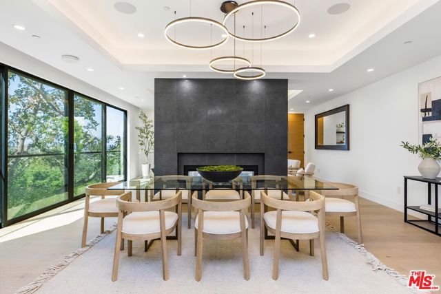 14899 Round Valley Drive, Sherman Oaks CA: https://media.crmls.org/mediaz/29b5787e-cf1e-4820-8651-4ced72d74d61.jpg