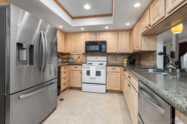 2843 Unicornio St, Carlsbad CA: https://media.crmls.org/mediaz/29b5fa6c-fc66-43d4-8117-a7855d989ba3.jpg