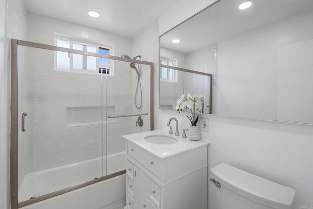 1745 Acorn St, Escondido CA: https://media.crmls.org/mediaz/29b6549c-10f7-470d-af05-901c288ce2fd.jpg
