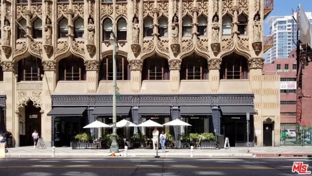 1111 S Grand Avenue, Los Angeles CA: https://media.crmls.org/mediaz/29b668f5-f6a6-4cc8-80f4-9eabb63f8d94.jpg