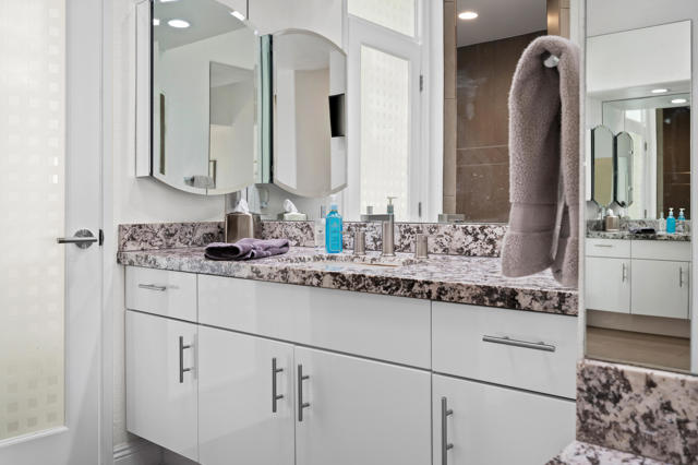 47325 Via Koron, La Quinta CA: https://media.crmls.org/mediaz/29b6928e-294c-4b08-b68c-04ed906be260.jpg