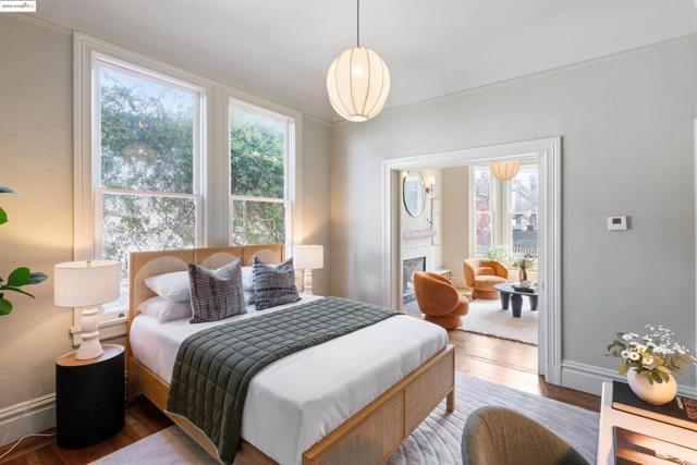 1402 15th St, San Francisco CA: https://media.crmls.org/mediaz/29b72118-e1ee-49d3-b8f9-3feaded7a080.jpg