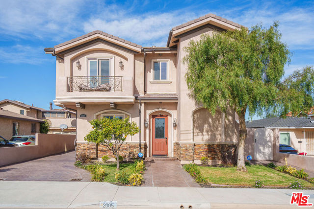 2005 Robinson Street, Redondo Beach, California 90278, 4 Bedrooms Bedrooms, ,3 BathroomsBathrooms,Residential,Sold,Robinson,26638819