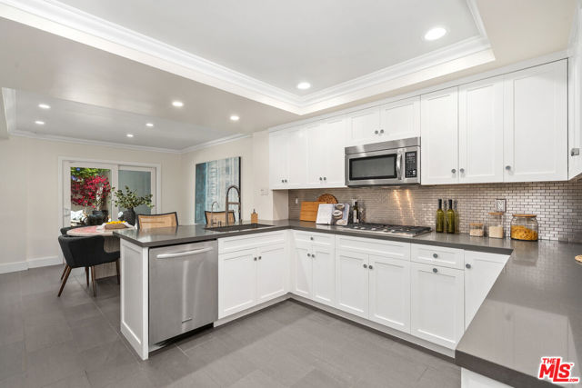 2771 Claray Drive, Los Angeles CA: https://media.crmls.org/mediaz/29b76ad6-d10d-4435-8f27-b800a6785d13.jpg