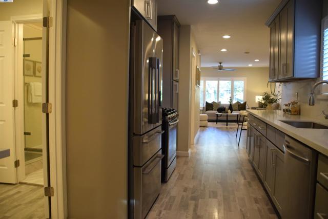2412 8Th St, Berkeley CA: https://media.crmls.org/mediaz/29b7cc74-a4ef-4dda-b082-3795702ebc90.jpg