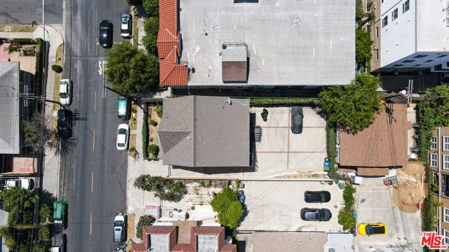 2963 San Marino Street, Los Angeles CA: https://media.crmls.org/mediaz/29b7dcba-c02a-4529-9953-56d3f6000325.jpg