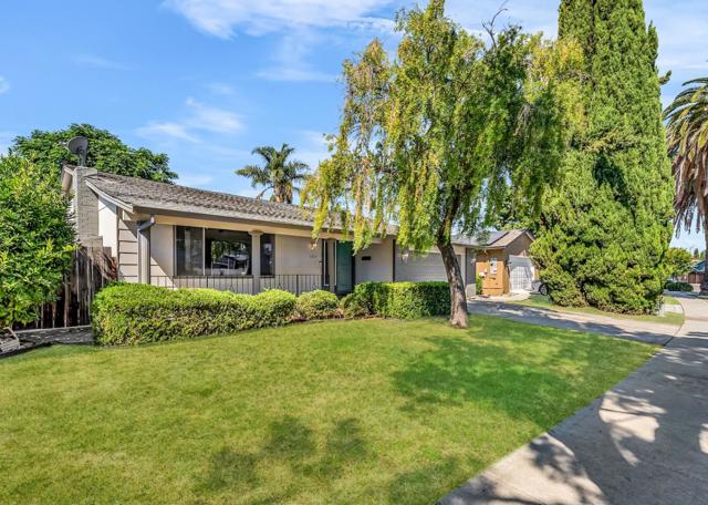 5665 Comanche Drive Drive, San Jose CA: https://media.crmls.org/mediaz/29b80208-1686-4c41-a45e-ffe52034b43d.jpg