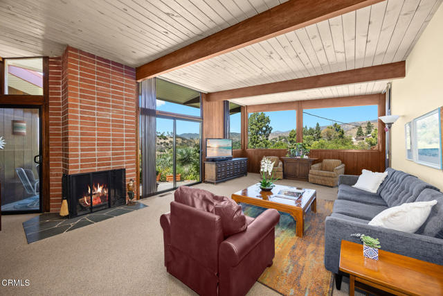 9728 Shadow Island Drive, Shadow Hills CA: https://media.crmls.org/mediaz/29b9083b-e820-438f-89e2-7da5d00e757d.jpg