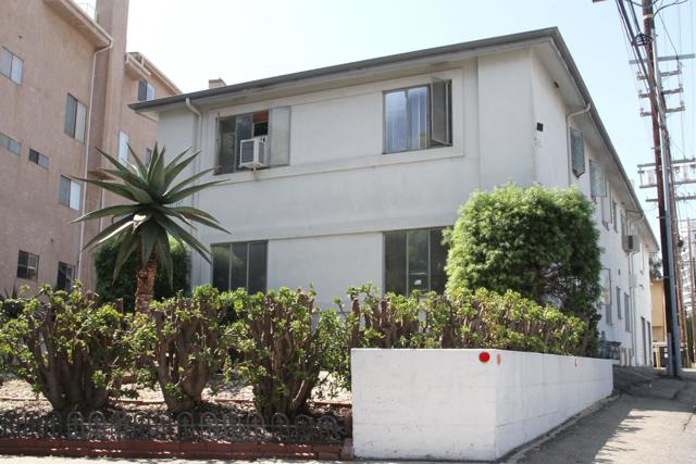 1815 Greenfield, Los Angeles CA: https://media.crmls.org/mediaz/29b98f14-81a9-4463-926d-f1b28e04d0ff.jpg
