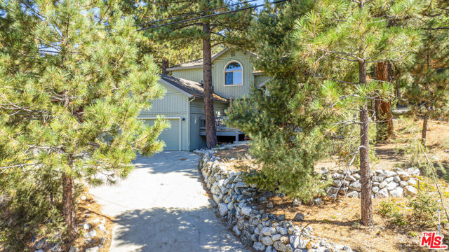 1712 Woodland Drive, Pine Mountain Club CA: https://media.crmls.org/mediaz/29b9a763-f71a-49cd-bc37-dbf7e2ea4594.jpg