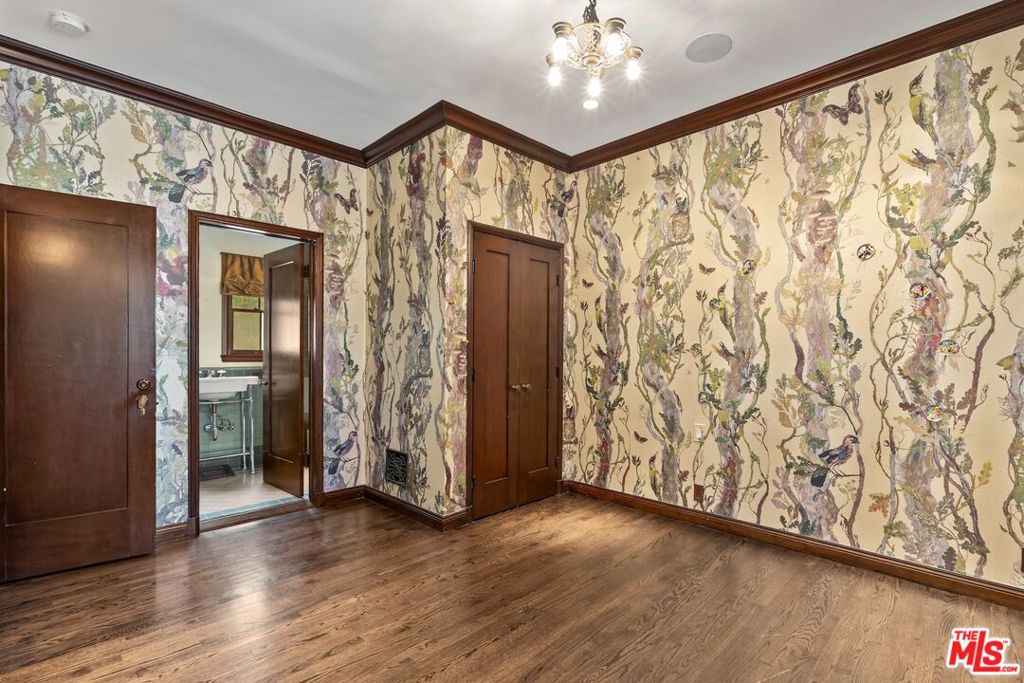 https://media.crmls.org/mediaz/29b9b8cd-562b-4073-94ba-c09f960fe2b5.jpg?preset=X-Large