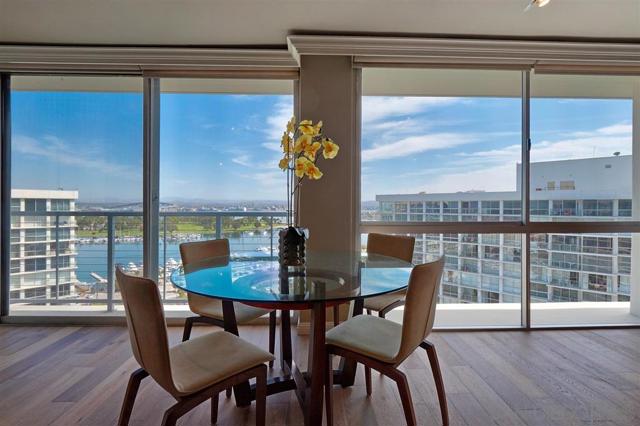 1720 Avenida Del Mundo, Coronado CA: https://media.crmls.org/mediaz/29ba4135-9c8b-48a4-a5f6-a349d8a17e33.jpg
