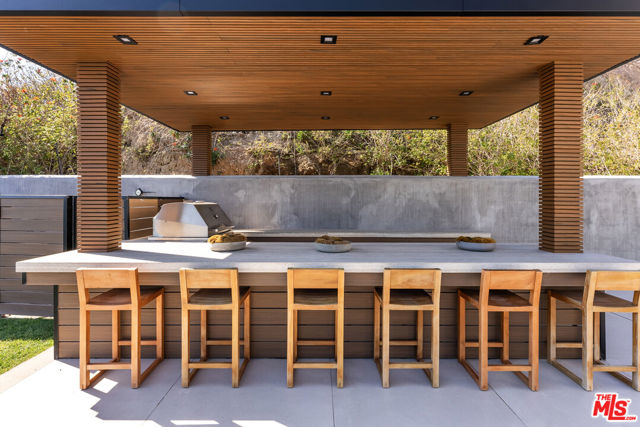 23917 Malibu Road, Malibu CA: https://media.crmls.org/mediaz/29babc92-290b-490c-8267-7435bd400329.jpg