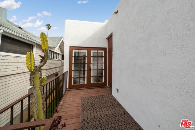 2116 3rd Street, Santa Monica CA: https://media.crmls.org/mediaz/29baea13-5335-4e53-a00c-9b34e459e9b4.jpg