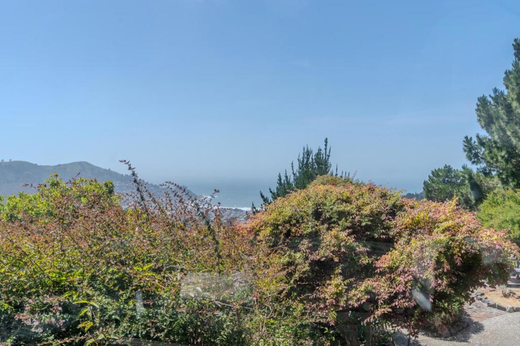 https://media.crmls.org/mediaz/29bb8827-1f61-4d04-9815-b9dd42ba5a3f.jpg?preset=X-Large