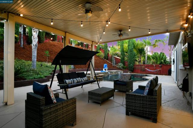 2593 Camel Back Rd, Brentwood CA: https://media.crmls.org/mediaz/29bbd3a6-3dc8-48bf-b1d5-3a7e769cc260.jpg