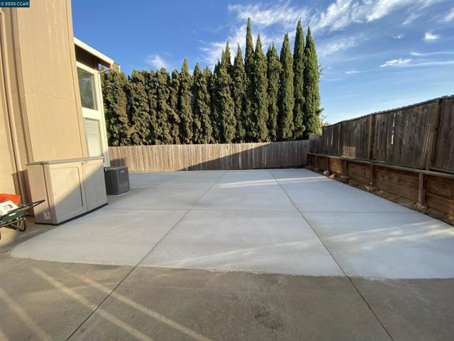 4301 Beechnut Ln, Oakley CA: https://media.crmls.org/mediaz/29bc3e92-3cd9-473d-be3f-9ebfea1f61d3.jpg