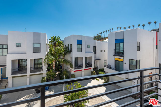 12936 Discovery, Los Angeles CA: https://media.crmls.org/mediaz/29bc9993-4828-4d47-9e72-02b987c55949.jpg