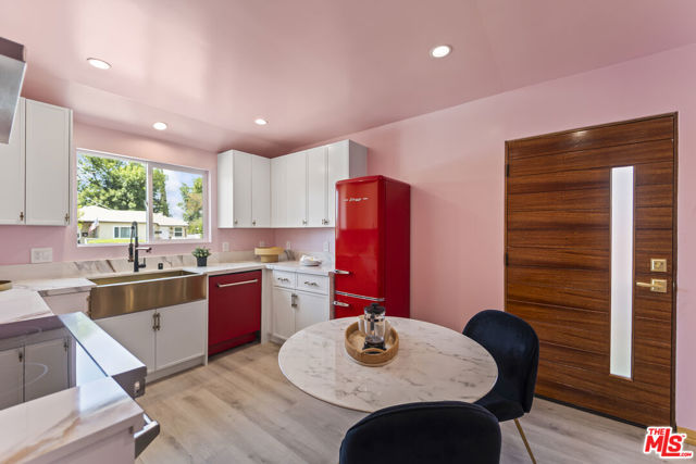 17660 Martha Street, Encino CA: https://media.crmls.org/mediaz/29bd3989-3e99-4ec0-9efe-d5303cdc7ee4.jpg