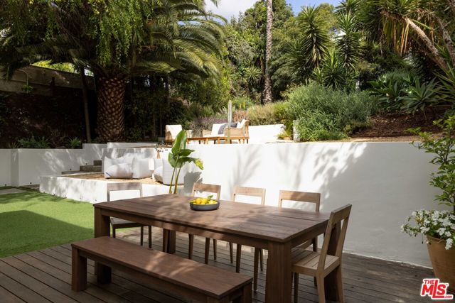 864 Sanborn Avenue, Los Angeles CA: https://media.crmls.org/mediaz/29bd3d42-0d35-4505-8d19-f07cdd3d8939.jpg
