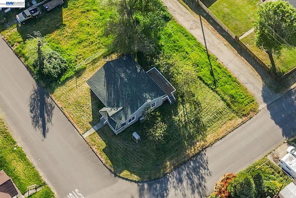 https://media.crmls.org/mediaz/29bd5768-4683-4b88-9857-a9a8a5bf1b52.jpg?preset=X-Large