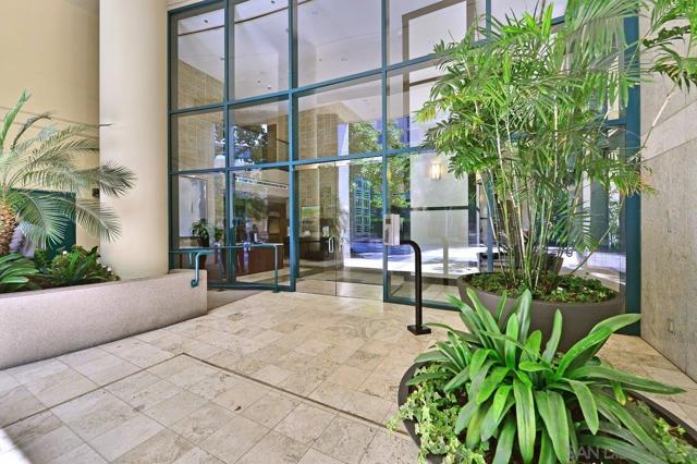 555 Front Street, San Diego CA: https://media.crmls.org/mediaz/29bd603d-afcf-4a9d-9b4e-333cda27dd8e.jpg