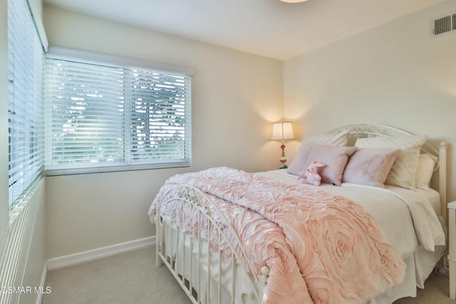2328 Otono Circle, Thousand Oaks CA: https://media.crmls.org/mediaz/29bd8865-bcc6-44e8-bbc9-ca406fd26c57.jpg