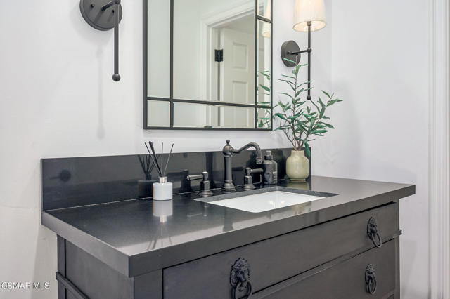508 W Stafford Road, Thousand Oaks CA: https://media.crmls.org/mediaz/29bdc702-e40d-469b-9637-88382bb547fb.jpg