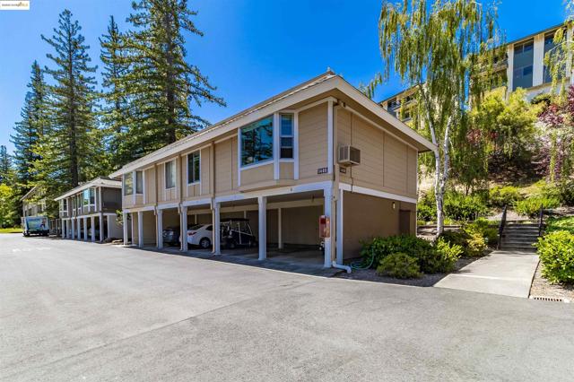 1405 Ptarmigan Dr, Walnut Creek CA: https://media.crmls.org/mediaz/29be66ba-845c-4af8-b9b5-f173a0cf39b1.jpg