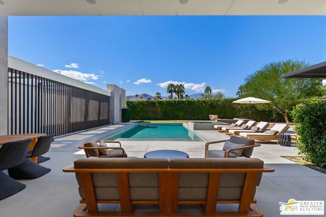 8 Desert Lark Circle, Rancho Mirage, CA 92270
