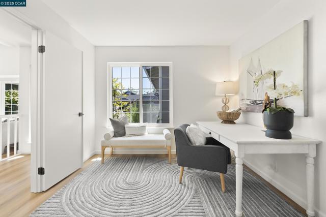 39 Crane Ct, Alameda CA: https://media.crmls.org/mediaz/29bfa468-6de7-4bfb-944f-2f6ec538eb9f.jpg