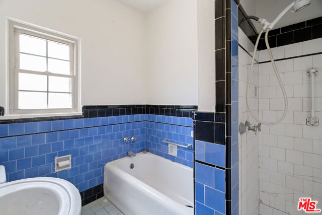 1744 Carmona Avenue, Los Angeles CA: https://media.crmls.org/mediaz/29bfb7be-87f8-4756-aef3-c789117eeaf9.jpg