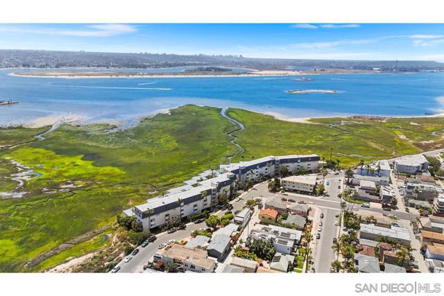 4007 Crown Point Drive, San Diego CA: https://media.crmls.org/mediaz/29bfc2cc-fecd-437d-9314-e9ca925d491b.jpg