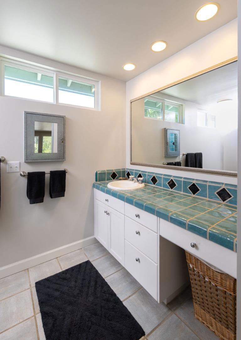 https://media.crmls.org/mediaz/29bfe37f-72b4-4286-955d-2eceb07931b0.jpg?preset=X-Large