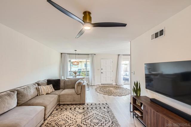 8039 Calle Fanita, Santee CA: https://media.crmls.org/mediaz/29c05a76-360d-4fe9-ba24-502bdde83f0d.jpg
