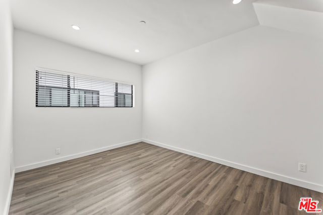 1254 9th Street, Santa Monica CA: https://media.crmls.org/mediaz/29c08daa-f977-4108-8a31-a1ca4df74cd7.jpg