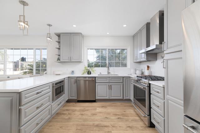 Detail Gallery Image 9 of 37 For 1674 Evergreen St, Point Loma,  CA 92106 - 3 Beds | 2 Baths