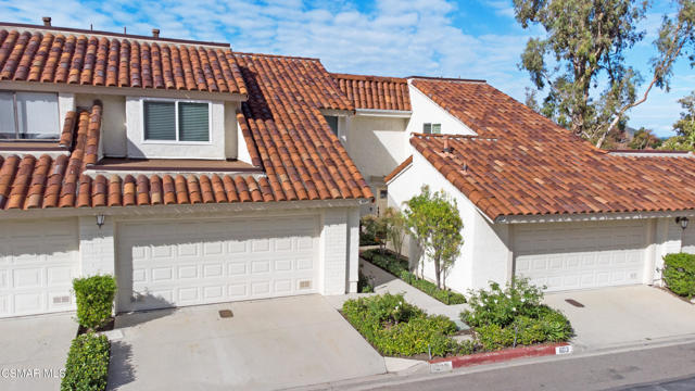607 Valley Oak Lane, Newbury Park CA: https://media.crmls.org/mediaz/29c10745-ad75-4793-bf5c-3d10e0cd0cc0.jpg