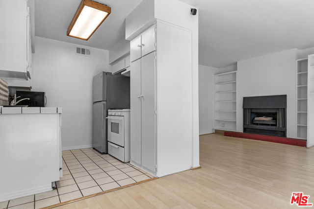4660 Coldwater Canyon Avenue, Studio City CA: https://media.crmls.org/mediaz/29c2b34f-ba06-4fbb-b14a-1b8750739d3f.jpg