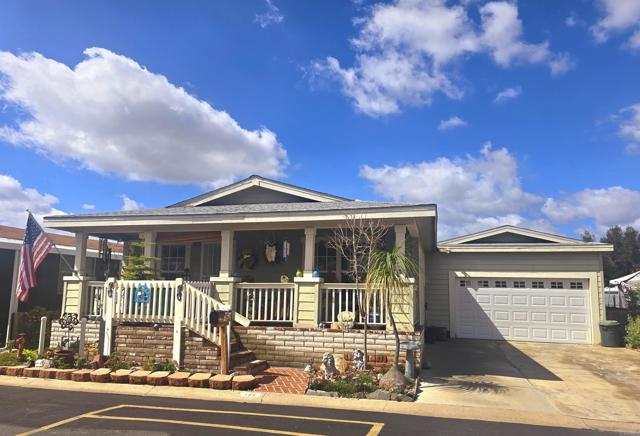 450 E Bradley Avenue, El Cajon CA: https://media.crmls.org/mediaz/29c2c128-487f-4ffb-90cb-a6b8288a6f3a.jpg