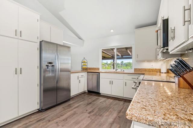 17109 Cloudcroft Dr, Poway CA: https://media.crmls.org/mediaz/29c354dd-fbf0-4167-bf7f-3afe550311be.jpg